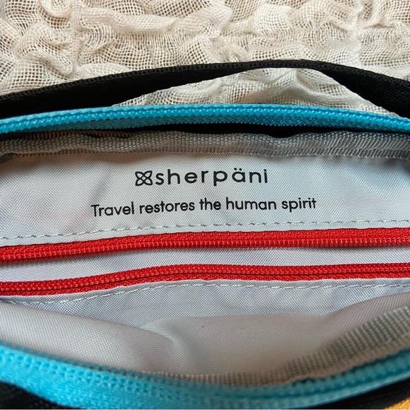 Sherpani Hip Pack Travel Fanny Waist Bum Bag Crossbody Purse Black - Picture 4 of 6